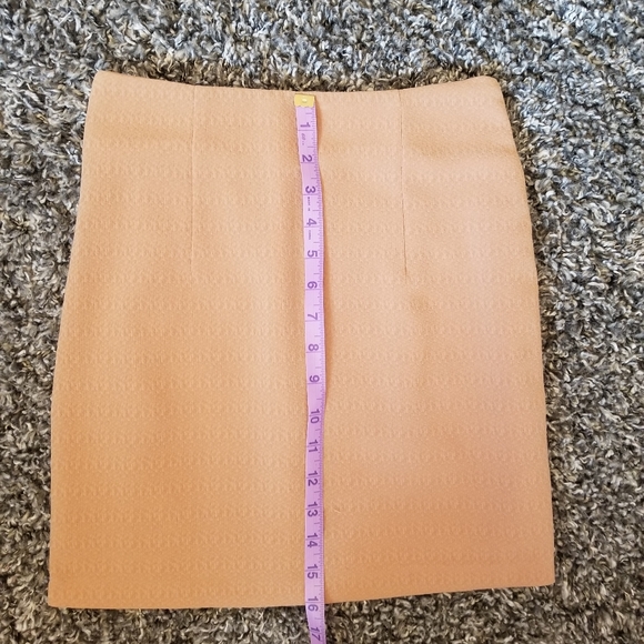 Used beige pencil skirt - Picture 3 of 3